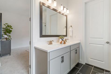 145 W Magnolia La Vernia TX 78121