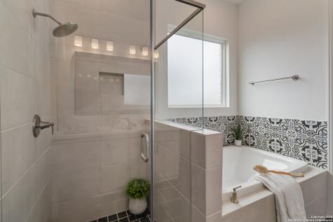 145 W Magnolia La Vernia TX 78121