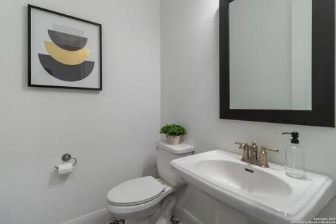 145 W Magnolia La Vernia TX 78121