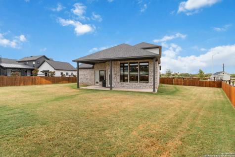 145 W Magnolia La Vernia TX 78121