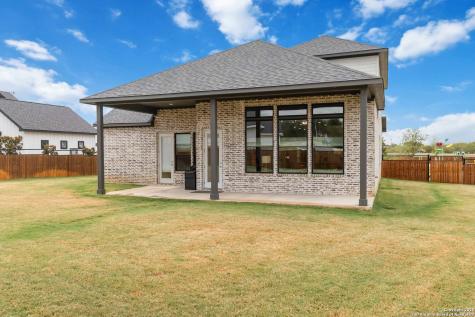 145 W Magnolia La Vernia TX 78121
