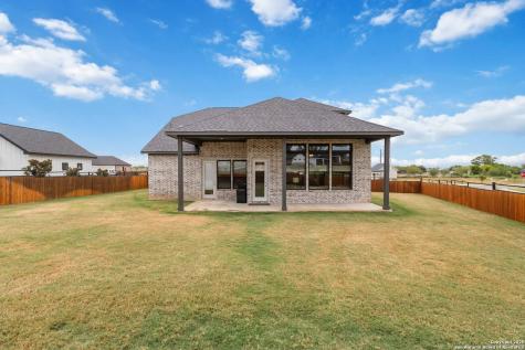 145 W Magnolia La Vernia TX 78121