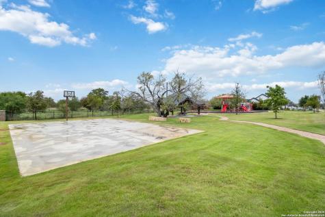 145 W Magnolia La Vernia TX 78121