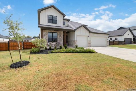145 W Magnolia La Vernia TX 78121