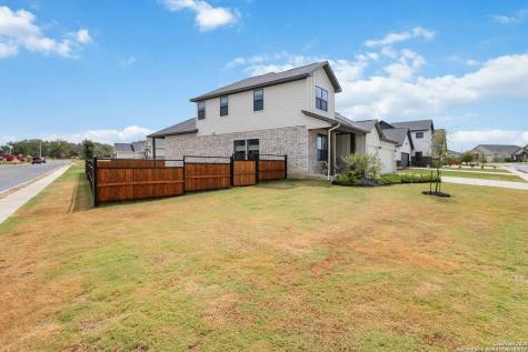 145 W Magnolia La Vernia TX 78121