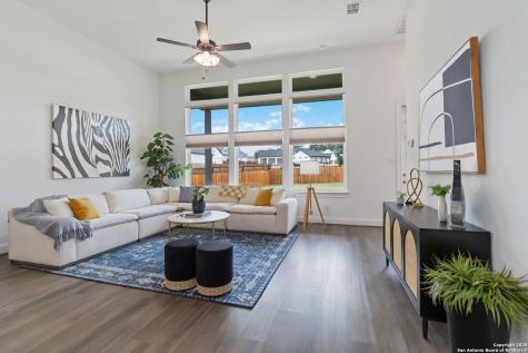 145 W Magnolia La Vernia TX 78121