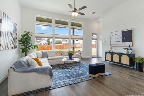 145 W Magnolia La Vernia TX 78121