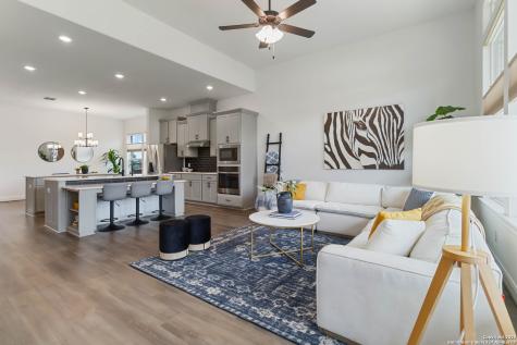 145 W Magnolia La Vernia TX 78121