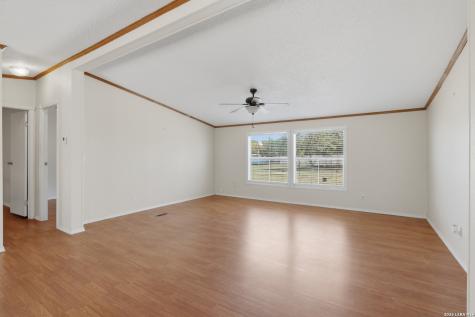205 Creekview Floresville TX 78114