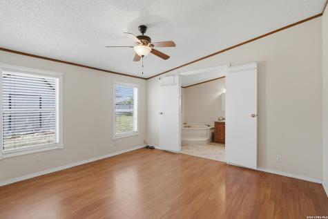 205 Creekview Floresville TX 78114
