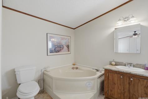 205 Creekview Floresville TX 78114