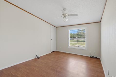 205 Creekview Floresville TX 78114