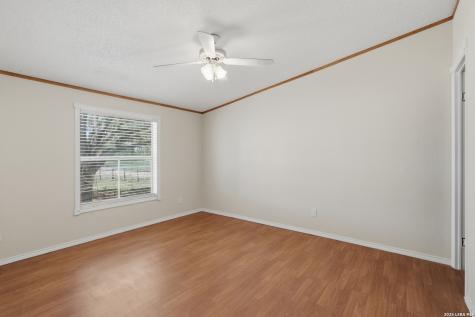 205 Creekview Floresville TX 78114
