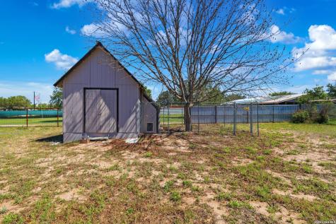 205 Creekview Floresville TX 78114