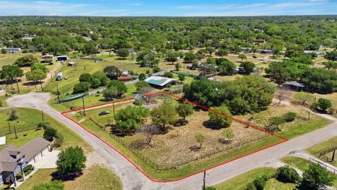 205 Creekview Floresville TX 78114
