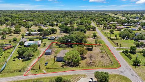 205 Creekview Floresville TX 78114
