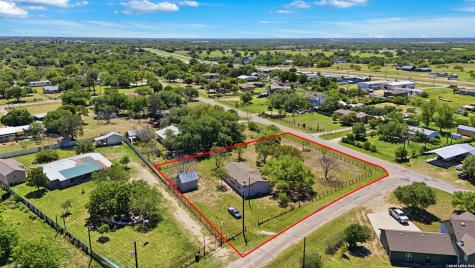 205 Creekview Floresville TX 78114