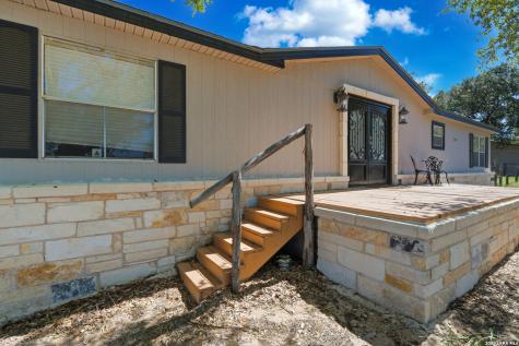 205 Creekview Floresville TX 78114