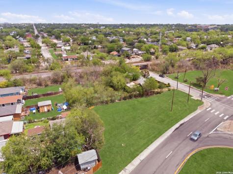 1415,1417,1501 S Pine Street San Antonio TX 78210