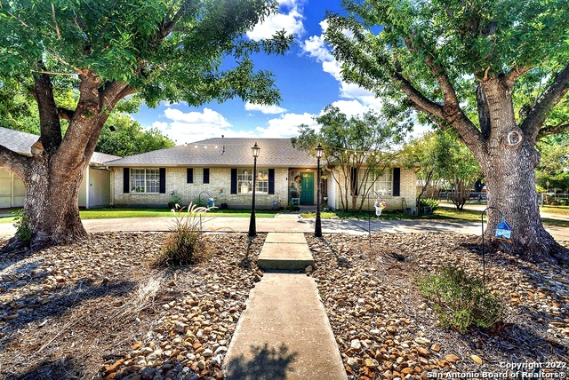 2703 Avenue P Hondo TX 78861