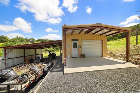 22 Indian Creek Loop Kerrville TX 78028