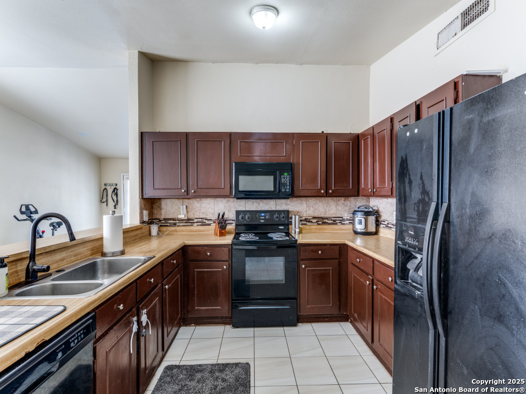 5615 Wood Climb Street San Antonio TX 78233