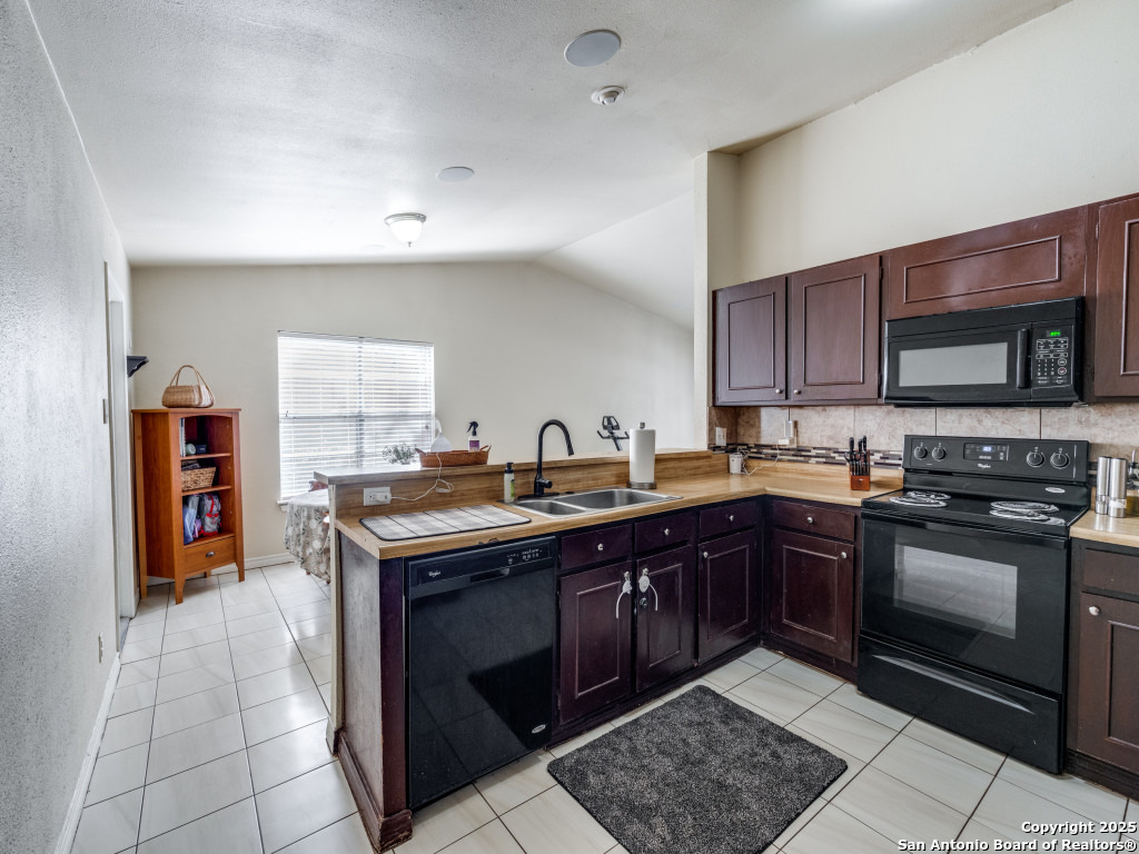 5615 Wood Climb Street San Antonio TX 78233