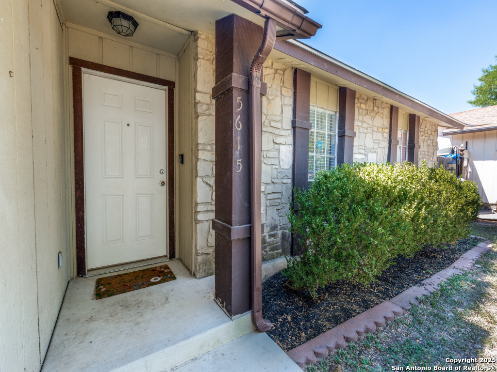 5615 Wood Climb Street San Antonio TX 78233