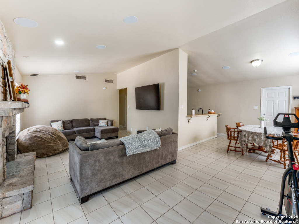 5615 Wood Climb Street San Antonio TX 78233
