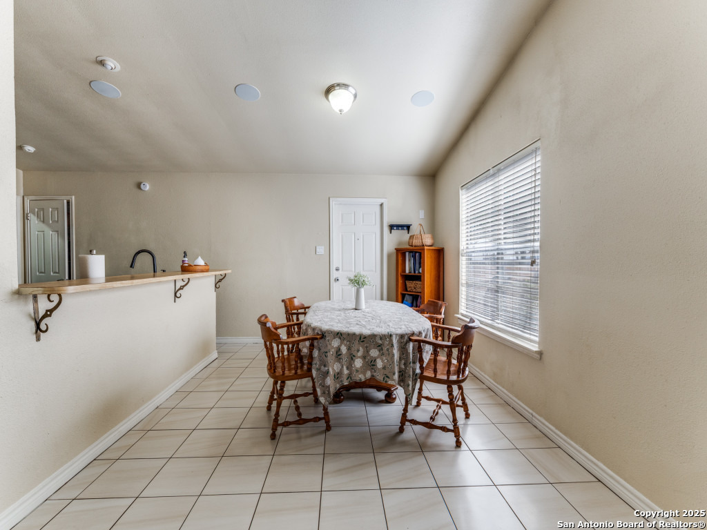 5615 Wood Climb Street San Antonio TX 78233