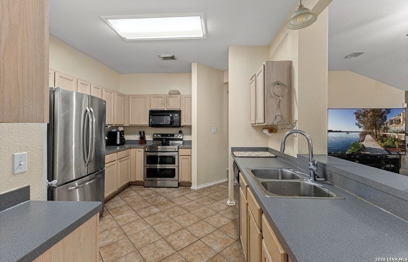 1427 Kingsbridge San Antonio TX 78253
