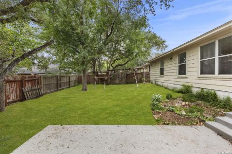 1427 Kingsbridge San Antonio TX 78253