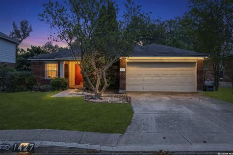 1427 Kingsbridge San Antonio TX 78253