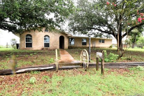 705 Us Highway 87 E Stockdale TX 78160