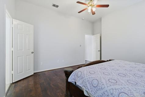 8242 Pioneer Oak Converse TX 78109