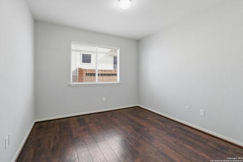 8242 Pioneer Oak Converse TX 78109