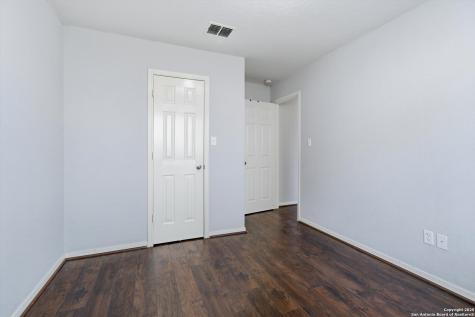 8242 Pioneer Oak Converse TX 78109