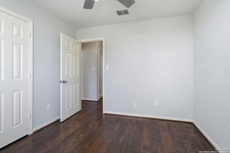 8242 Pioneer Oak Converse TX 78109