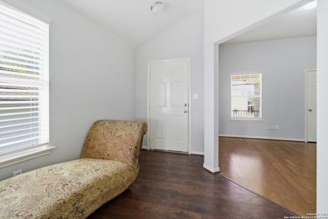 8242 Pioneer Oak Converse TX 78109