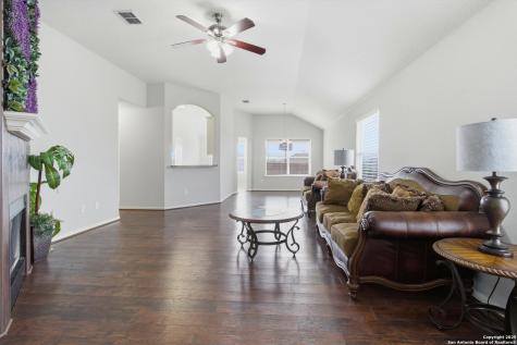 8242 Pioneer Oak Converse TX 78109