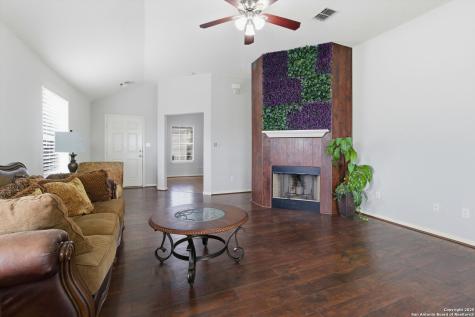 8242 Pioneer Oak Converse TX 78109