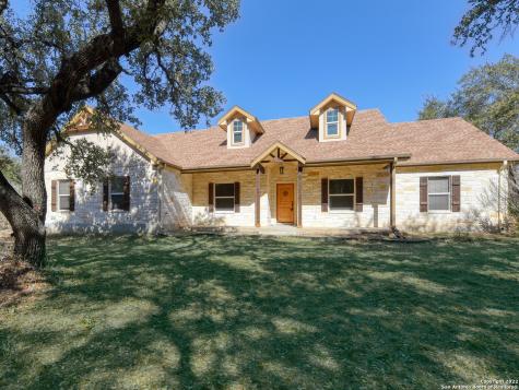 910 Vista Verde Adkins TX 78101