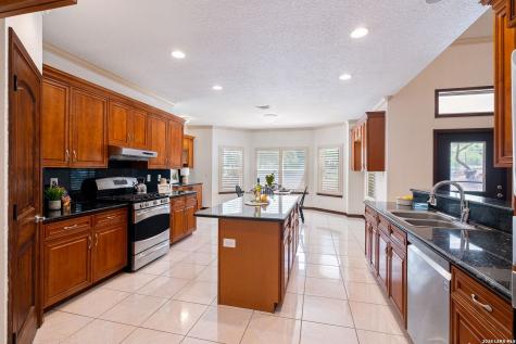 6519 Kings Crown W San Antonio TX 78233
