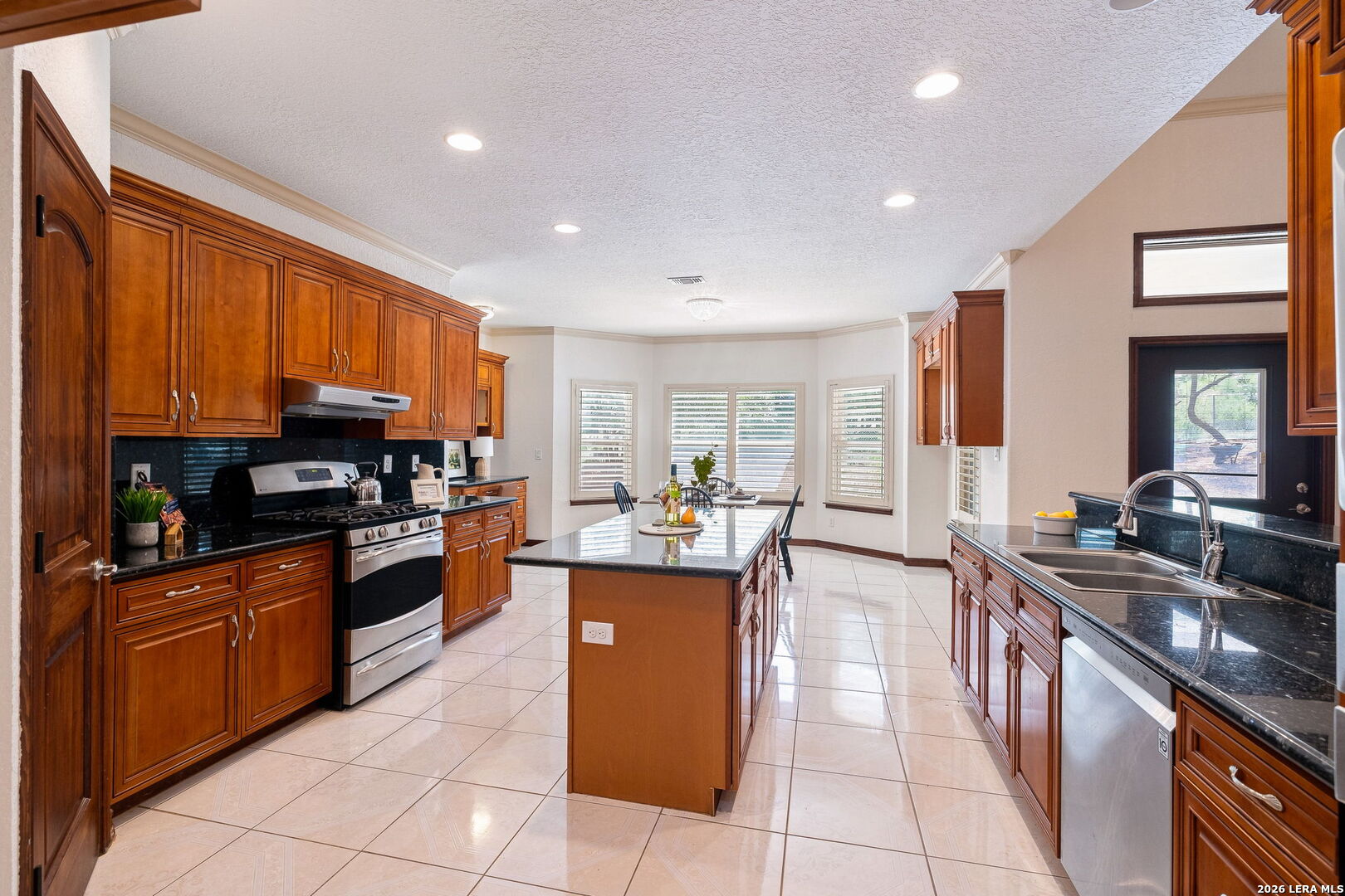 6519 Kings Crown W San Antonio TX 78233