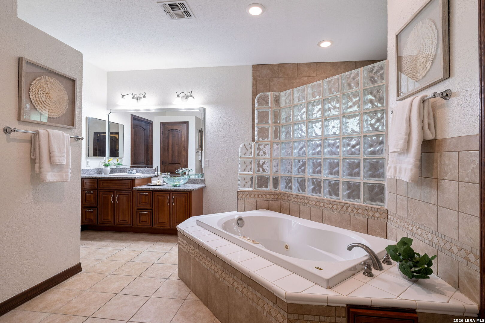 6519 Kings Crown W San Antonio TX 78233