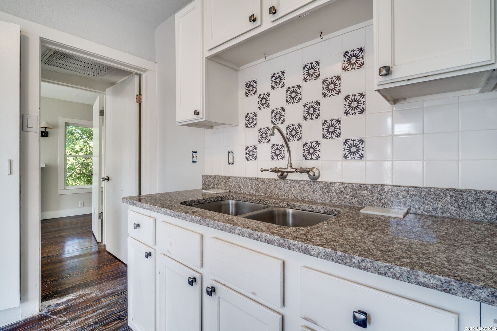 423 Queen Anne Court San Antonio TX 78209