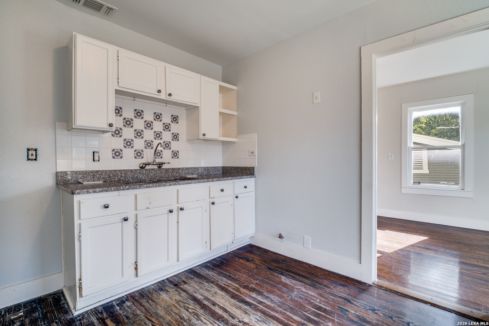423 Queen Anne Court San Antonio TX 78209