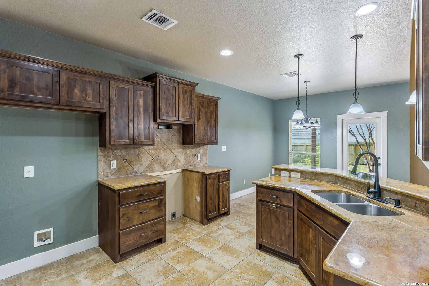 1627 Stone Haven Pleasanton TX 78064