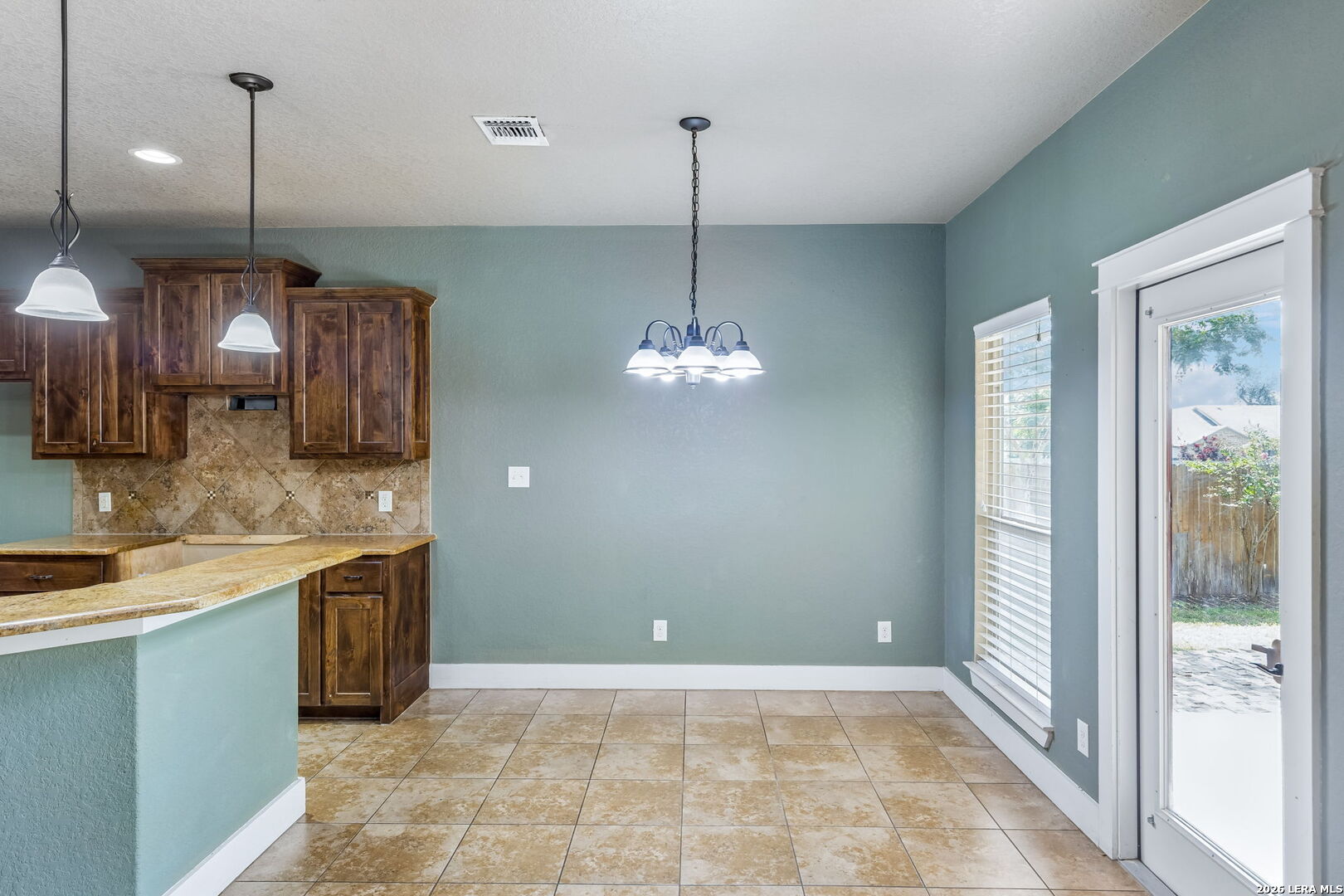 1627 Stone Haven Pleasanton TX 78064