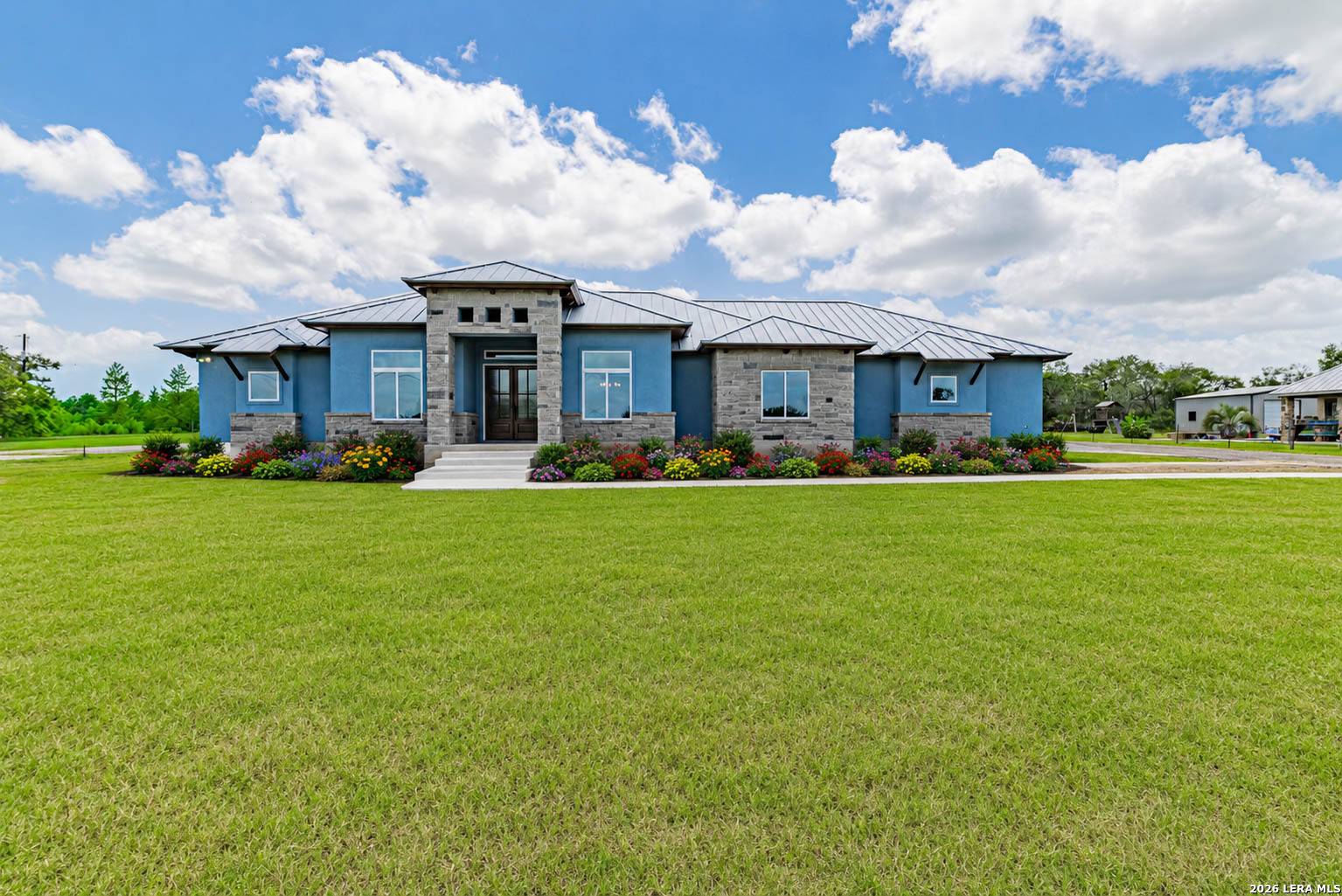731 County Road 356 Adkins TX 78101